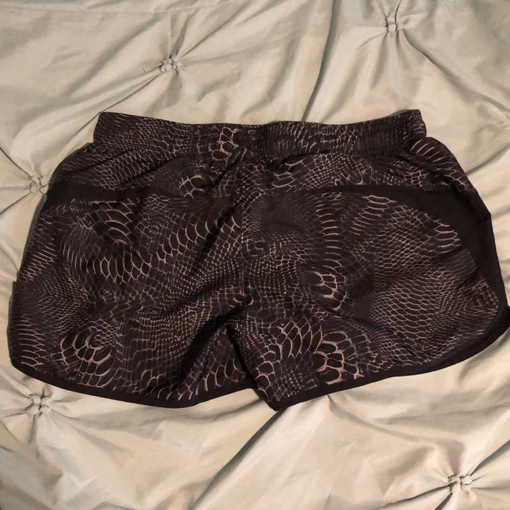 Youth XL Under armor running shorts - Picture 2 of 2